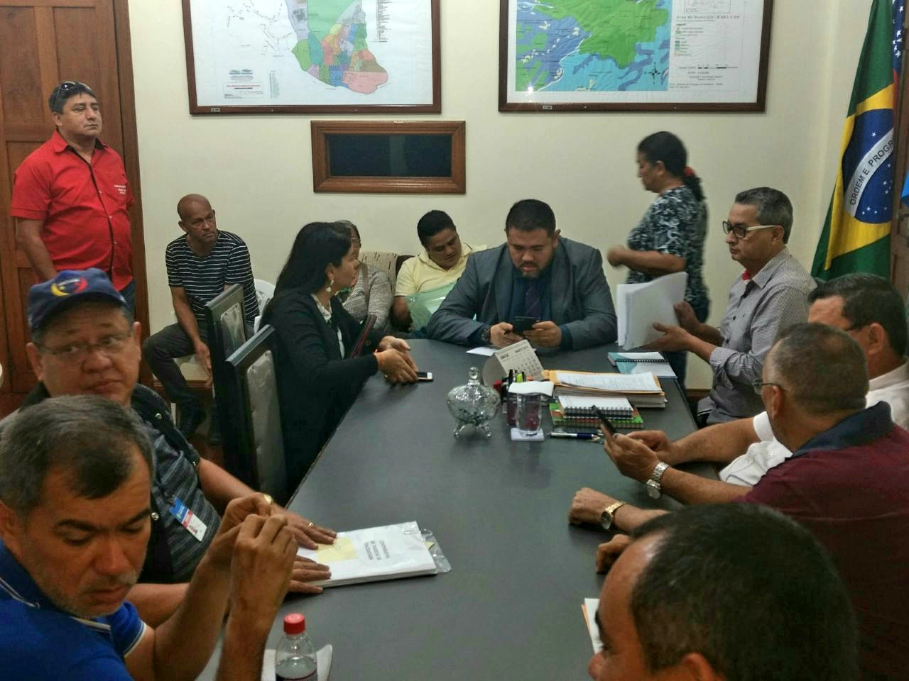 Arsam discute organização de serviços para táxis intermunicipais em reunião no Amazonas