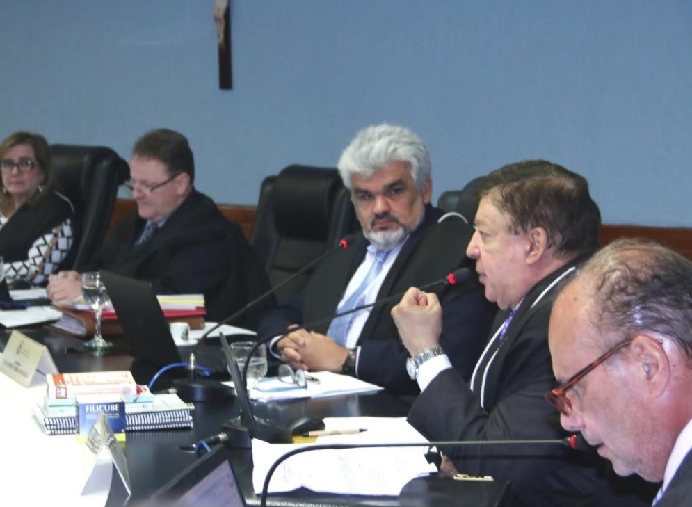 Ex-prefeito é multado pelo TCE e terá que devolver R$ 14 milhões aos cofres públicos