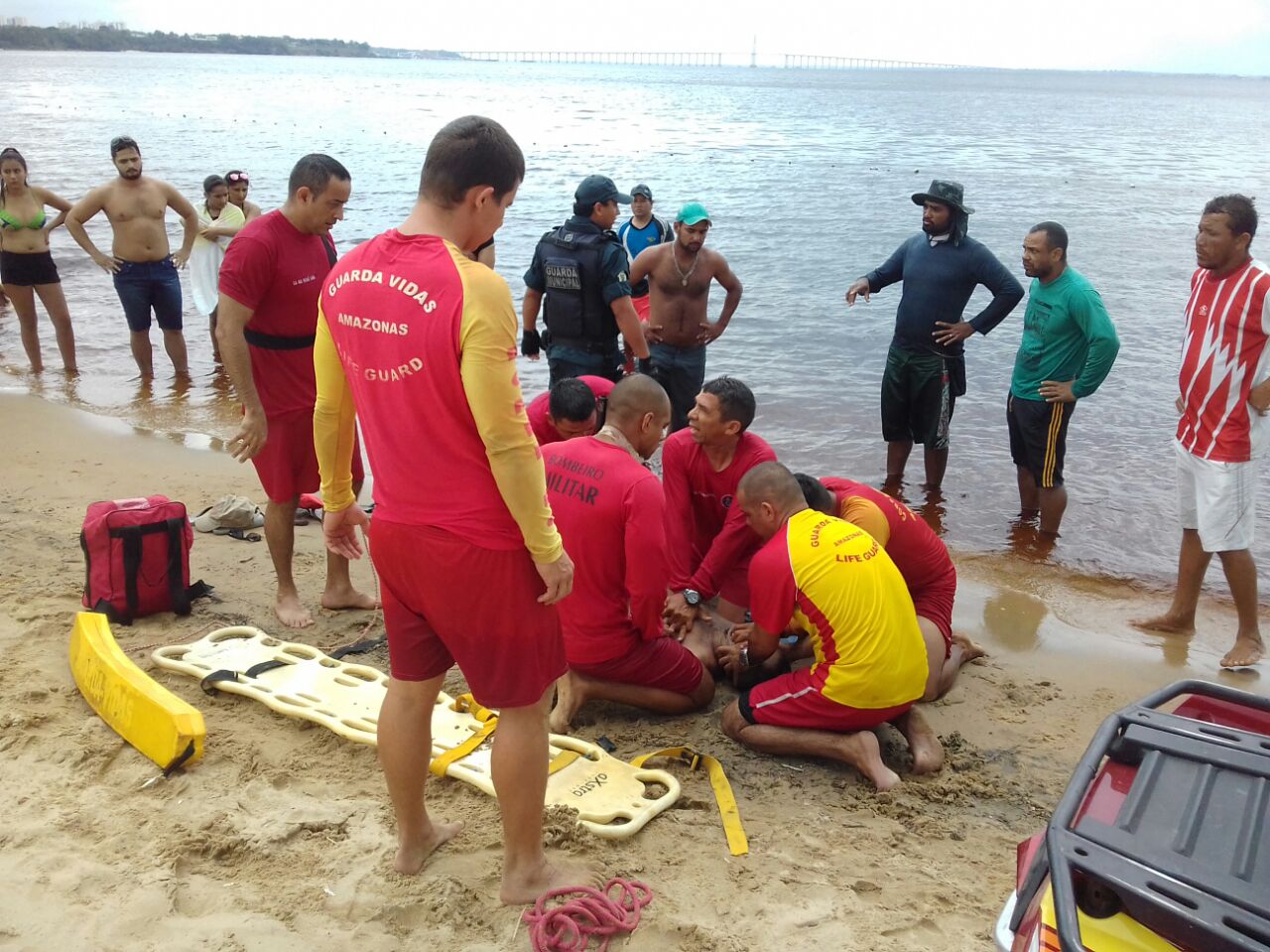 Passeio de primos termina com homem afogado na praia da Ponta Negra