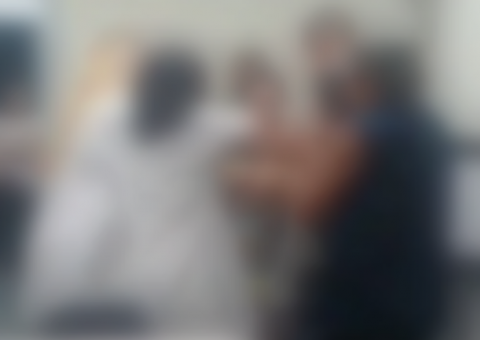 Mulher é presa após arrancar parte do corpo de namorado a mordidas durante discussão