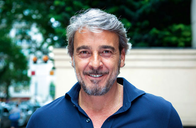 Alexandre Borges desabafa após vídeo de momento íntimo vazar na internet 