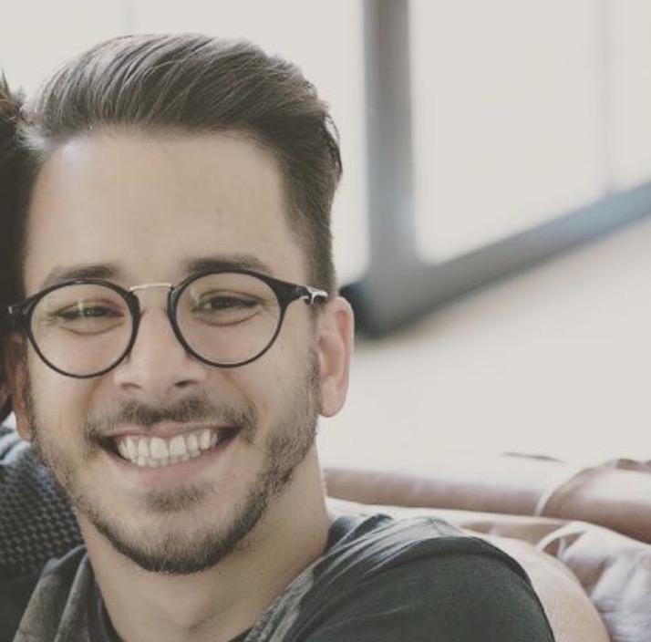  Junior Lima mostra filho brincando com violão e encanta internautas