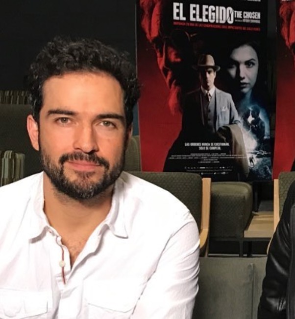 Sem cueca, ex-RBD Alfonso Herrera mostra demais durante treino na academia