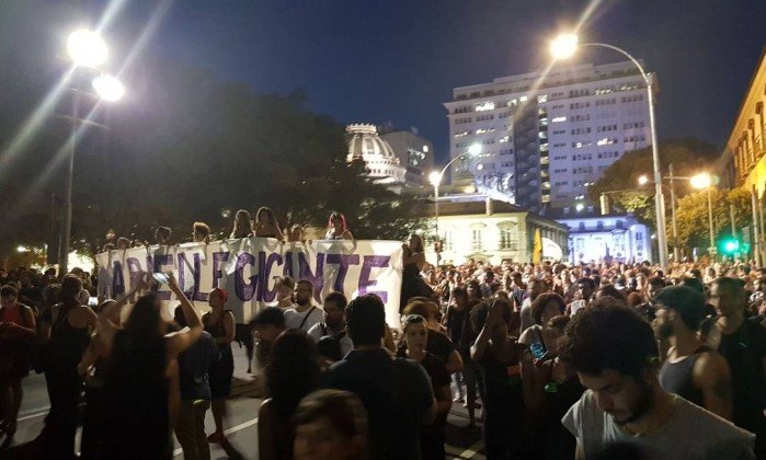 Manifestantes protestam contra morte de vereadora e motorista no Centro do Rio