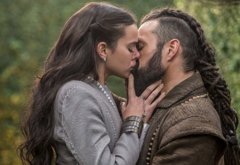 Galã português par de Bruna Marquezine é dispensado de ‘Deus Salve o Rei’