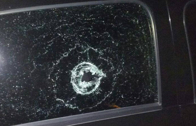 Atirador misterioso persegue carro de deixa homem ferido em Manaus