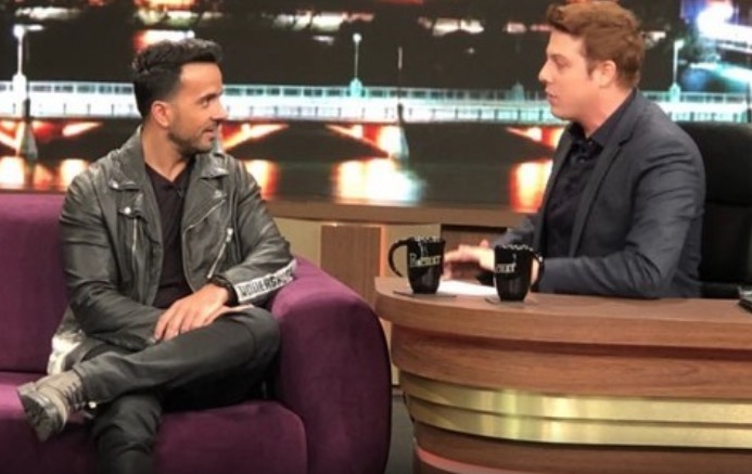 Cantor de Despacito tem ataque de estrelismo na Record