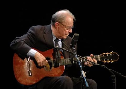 Justiça determina arrombamento do apartamento de João Gilberto 