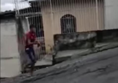 Dupla armada aterroriza moradores em busca de rival em Manaus