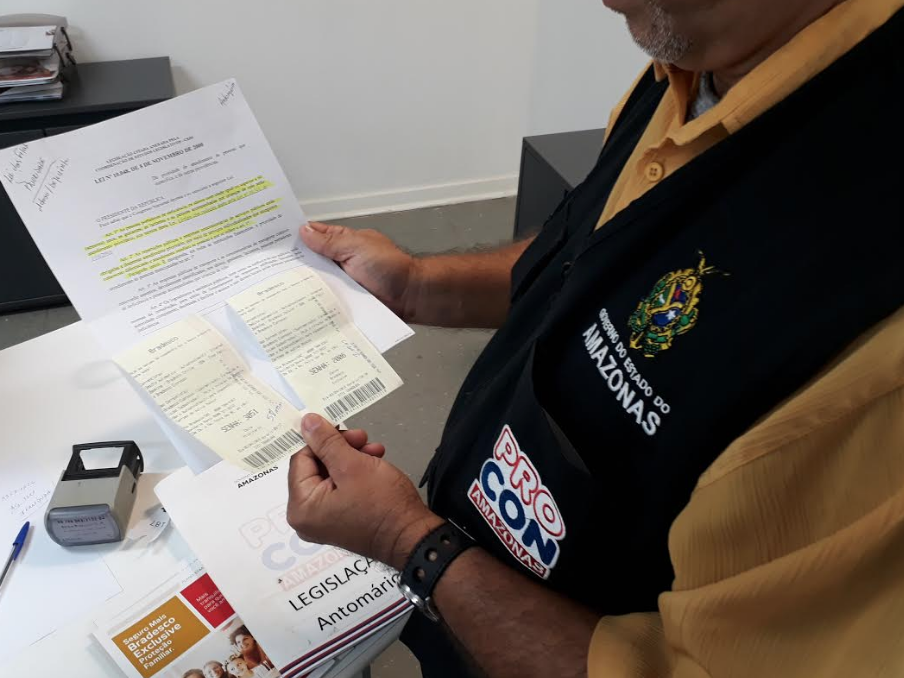 Procon multa bancos que deixaram clientes esperando mais de 4 horas na fila