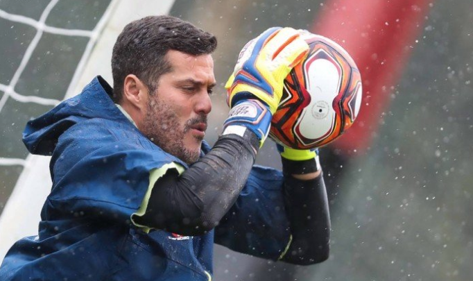 Flamengo marca despedida de Julio César para estreia no Maracanã no Brasileiro