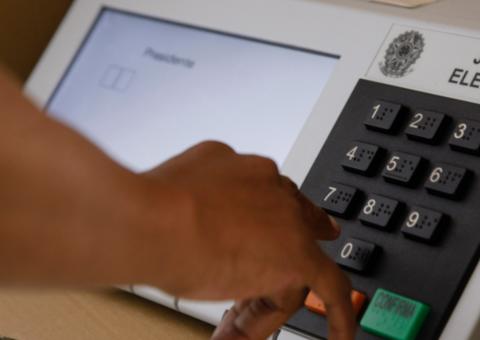 Eleições fazem com que dez ministros deixem seus cargos no governo