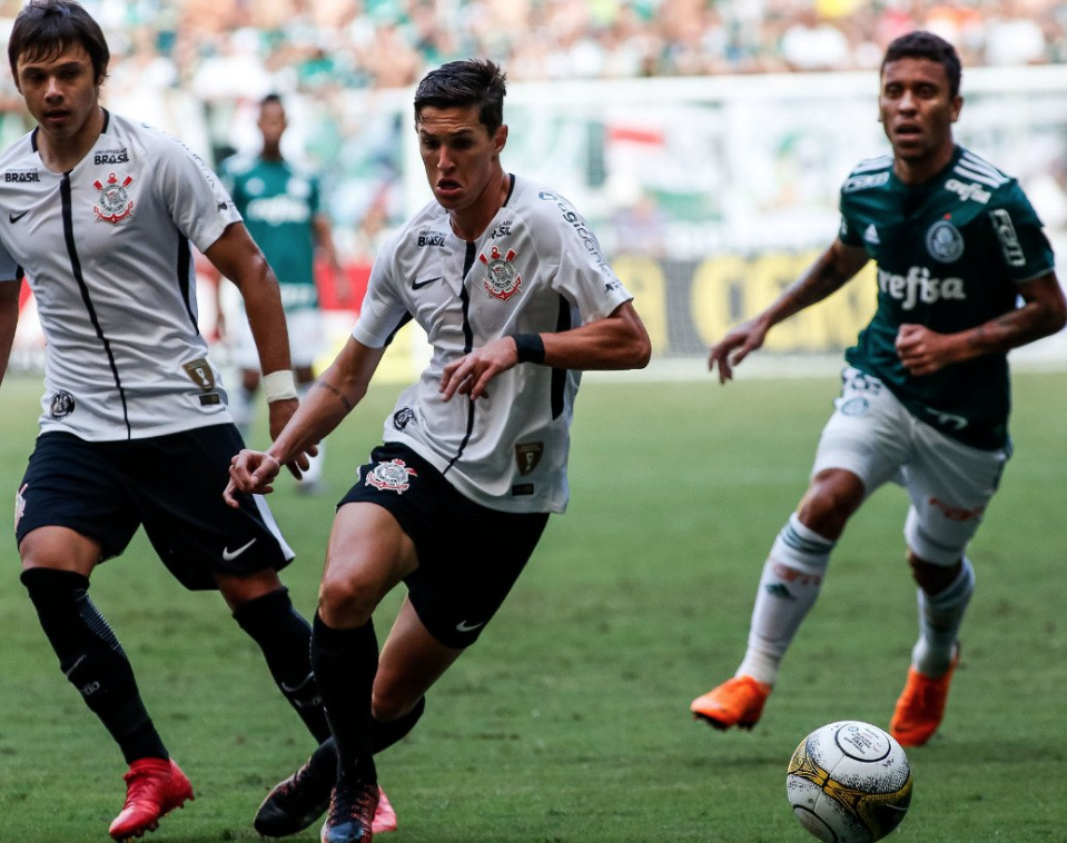 Corinthians triunfa no tempo normal, bate Palmeiras nos pênaltis e fatura o título