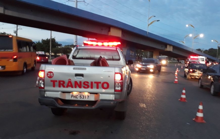 Em Manaus, acidente na av. Cosme Ferreira deixa trânsito caótico 