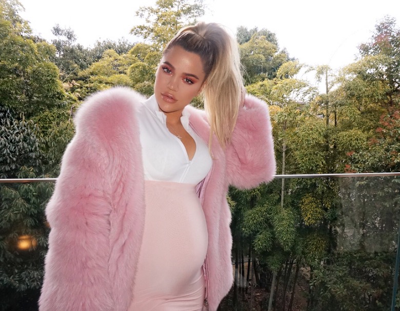 Khloé Kardashian dá à luz a uma menina