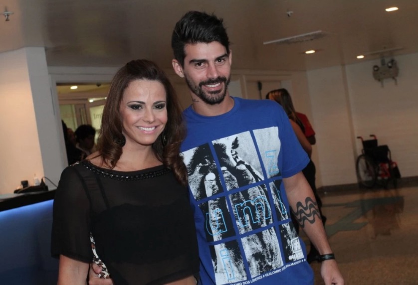 Após apagar nome de Belo, Viviane Araújo cobre tatuagem em homenagem a Radamés