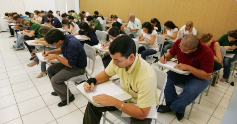 Seduc contrata instituto que realizará concurso com 8 mil vagas