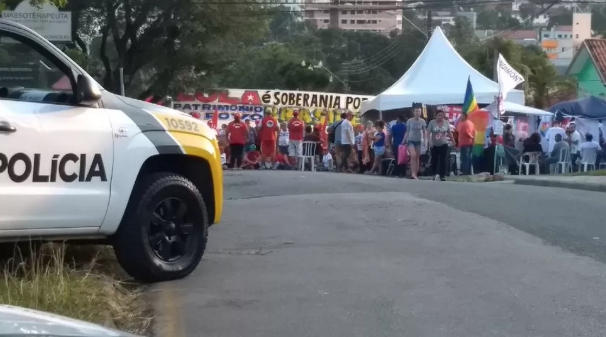 Prefeitura de Curitiba quer que Lula seja transferido da PF