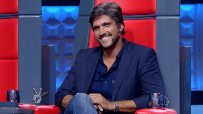  Leo, da dupla com Victor, negocia programa para bater de frente com a Globo