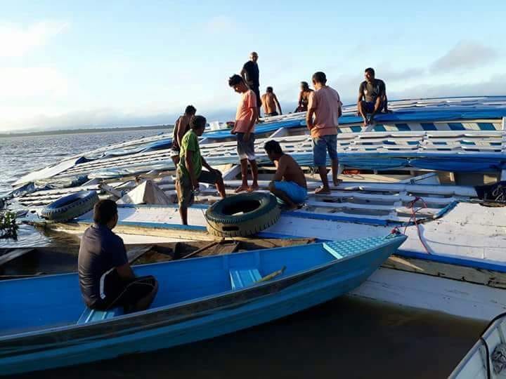 Barco que afundou no Amazonas estava proibido de navegar, diz Marinha