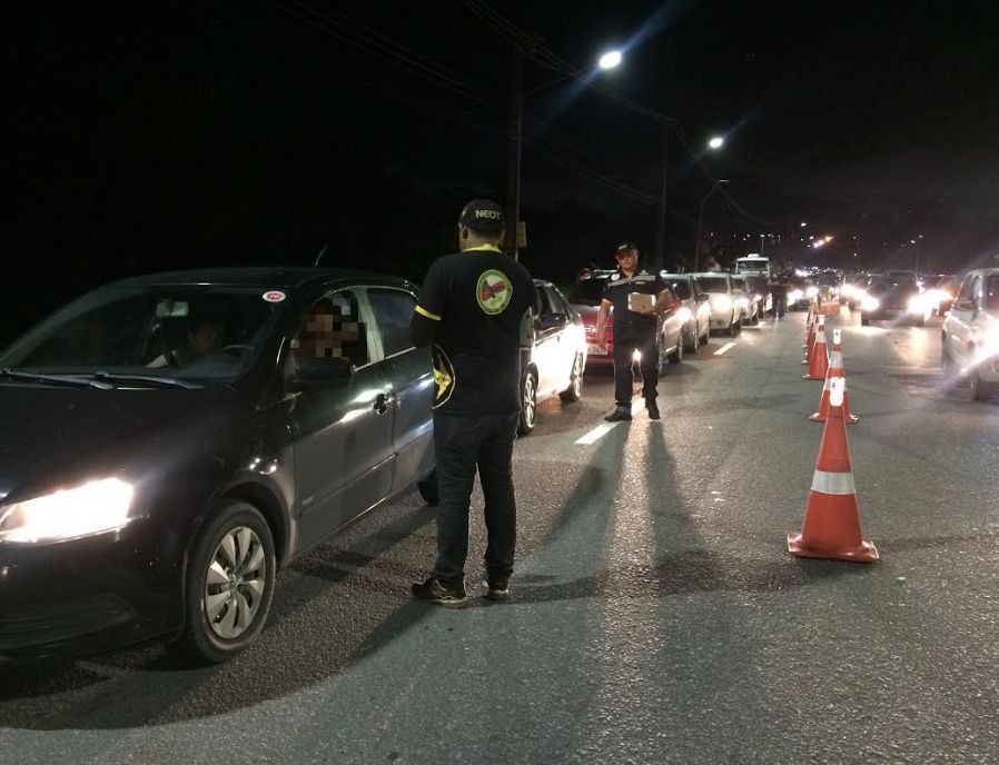 Mais de 250 motoristas são multados e 77 veículos apreendidos na Lei Seca