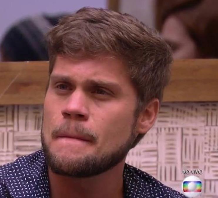 Veja reação de Breno ao ver cena de sexo com Paula