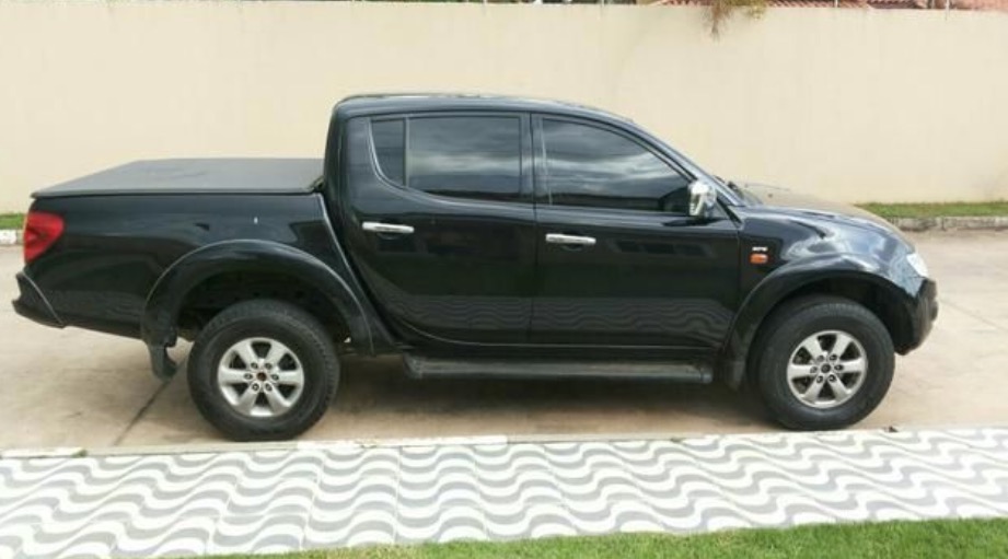 Homem é preso enquanto passeava com carro roubado em Manaus