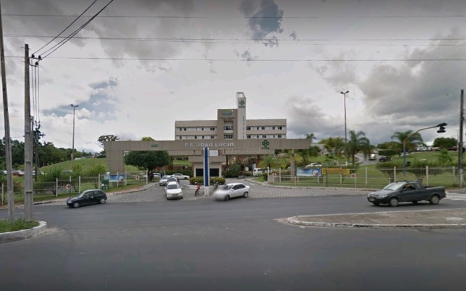 Em Manaus, motos se chocam e funcionário público morre na frente de hospital