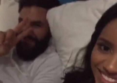 Gleici deixa fãs alvoroçados ao aparecer na cama com Wagner 