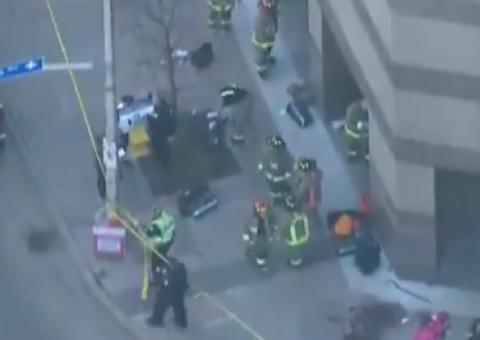 9 pedestres morrem e 16 ficam feridos após serem atropelados por van em Toronto