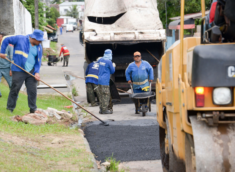 Bairros recebem mutirões de tapa-buraco nesta semana em Manaus