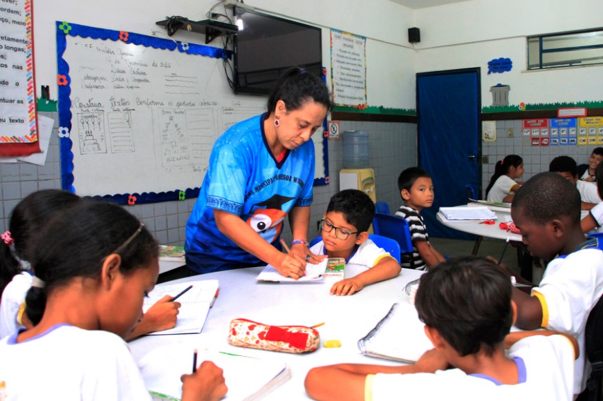 Semed convoca professores aprovados em concurso público de 2014