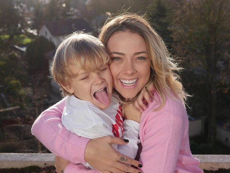 Carol Dantas desabafa sobre ter filho com Neymar: ‘julgavam muito’