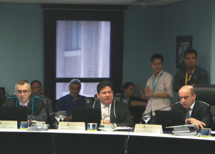 TCE cancela aumento salarial de vereadores do Iranduba