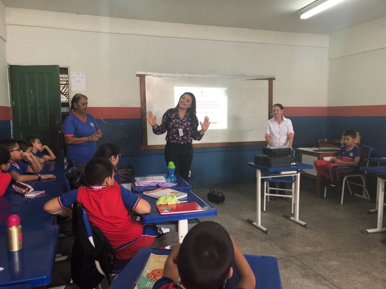 ‘Bullying’ é tema de oficina realizada com estudantes em Manaus