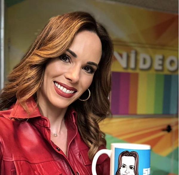 Em foto rara, Ana Furtado choca com semelhança com a irmã