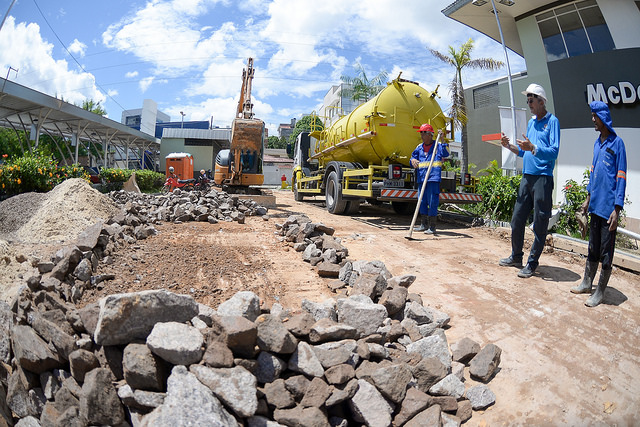 Segunda fase de obra realiza drenagem profunda na Djalma Batista 