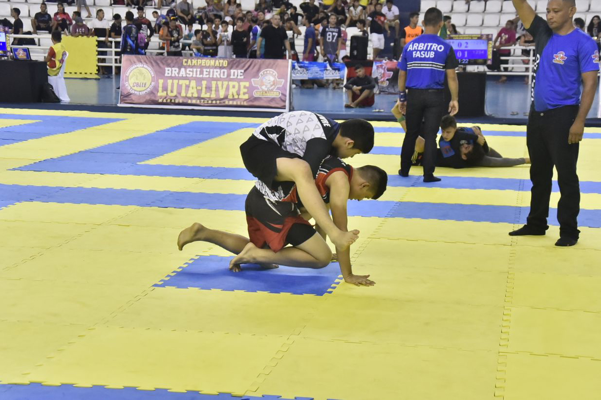 Mais de 800 atletas participam do Campeonato Brasileiro de Luta Livre em Manaus