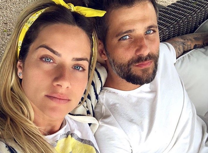  Giovanna Ewbank abaixa calcinha em foto sexy e Gagliasso 'pira' em comentário