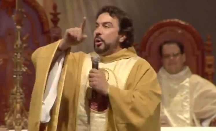  Padre Fábio de Melo se explica após polêmica de incentivo à intolerância religiosa