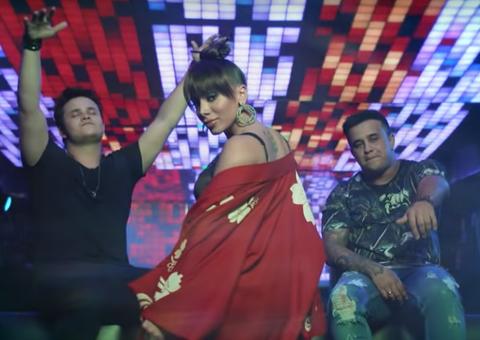 Anitta surge de gueixa sexy em clipe de Matheus e Kauan 