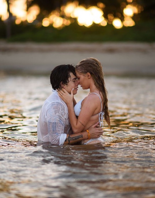 Luísa Sonza posta fotos de biquíni e se declara apaixonadamente a Whindersson