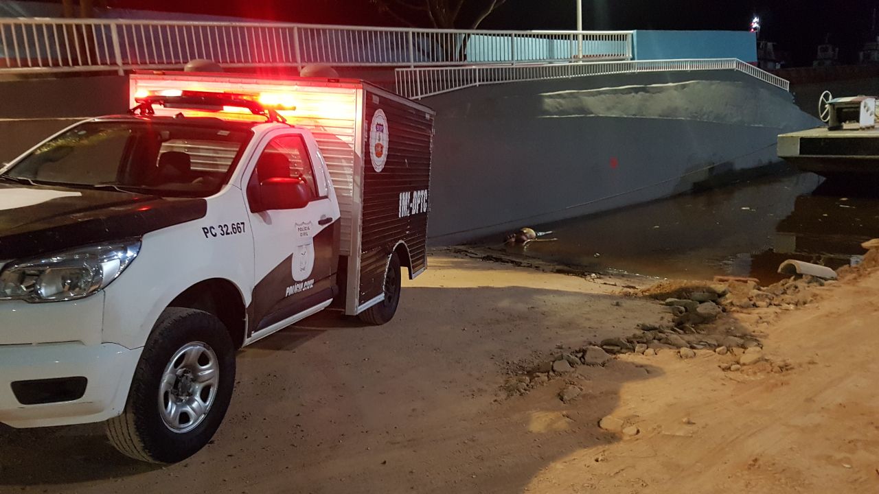 Trabalhadores encontram corpo em severa decomposição no Rio Negro