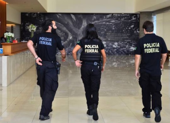 Homem é indenizado em R$ 20 mil após constrangimento causado por Federais