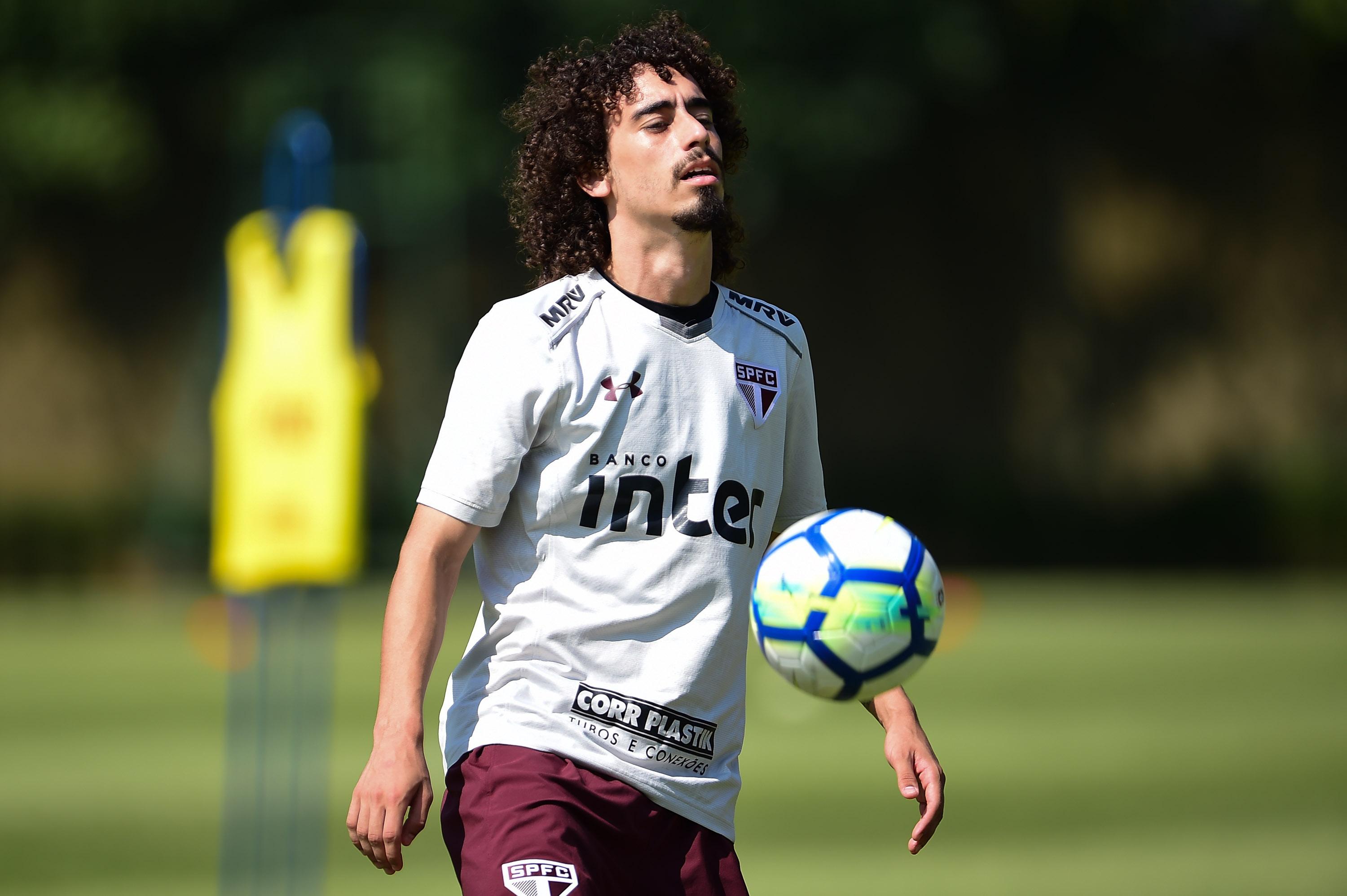 Família do jogador Valdívia é feita refém durante assalto a casa no Mato Grosso 