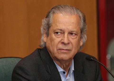 Zé Dirceu se entrega à Lava Jato e deve ser levado para a Papuda