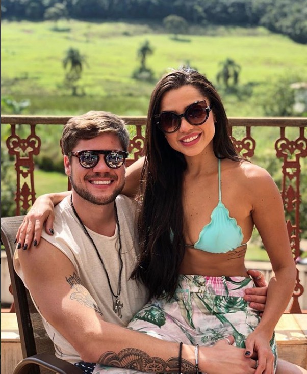Ex-bbbs Paula e Breno passam fim de semana em fazenda