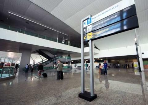Neblina fecha aeroporto Eduardo Gomes e dois voos são cancelados