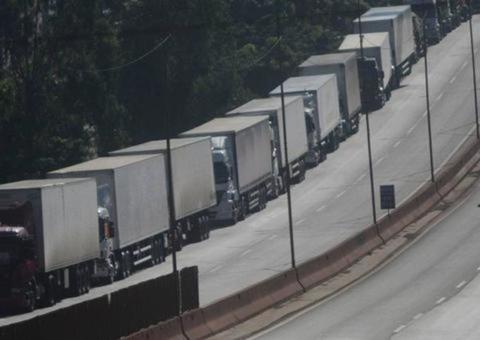 Petrobras reduz preço do diesel em 10%; Valor é congelado por 15 dias