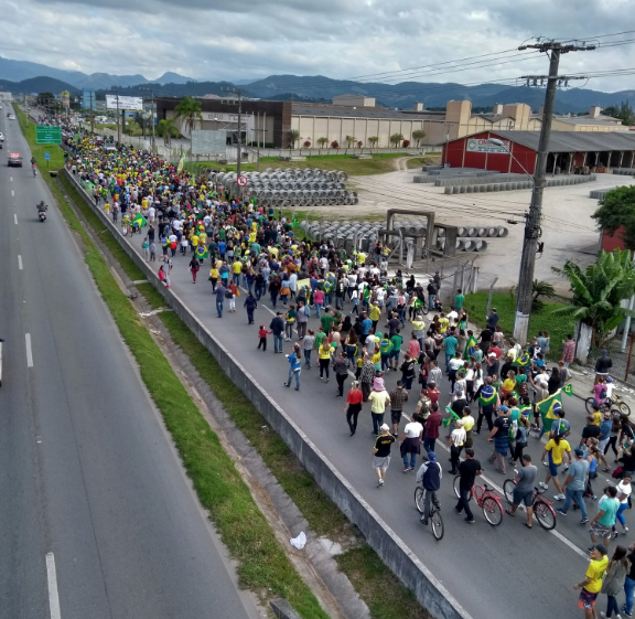 Brasileiros vão às ruas em apoio a Greve dos Caminhoneiros